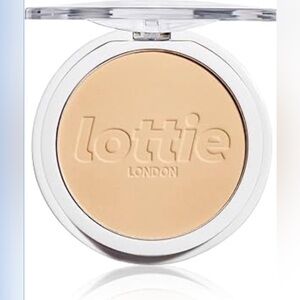 The Lottie London Ready Set! Go Pressed Powder - Warm Translucent